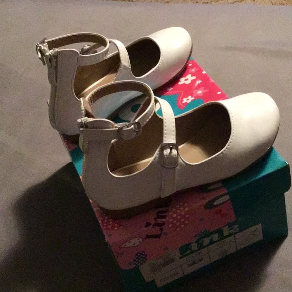 Girls dress shoes, off white worn once. Size 10, for any occasion